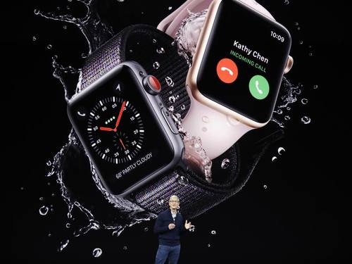 Die Apple Watch auf einem Bildschirm während einer Präsentation vom Firmen-Chef Tim Cook. Foto: Marcio Jose Sanchez