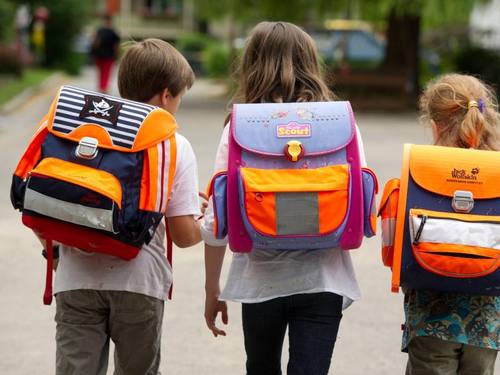 Viele Uhren, die für Kinder konzipiert sind, können über eine App aus der Ferne gesteuert werden. Foto: Sebastian Kahnert/Symbolbild