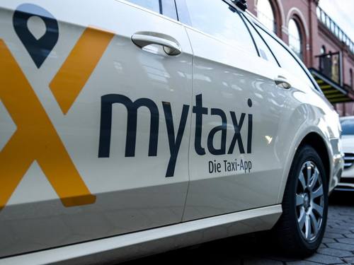 Die Taxi-App Mytaxi erkennt nach Firmenangaben, wenn zwei Fahrgäste einen ähnlichen Weg zurückzulegen hätten, und führt die Touren dann zusammen. ((Foto: Axel Heimken))