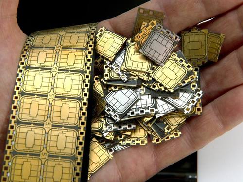 G+D ist stark im Geschäft mit Sicherheitschips für Bankkarten und SIM-Module in Handys. ((Foto: Peter Kneffel))