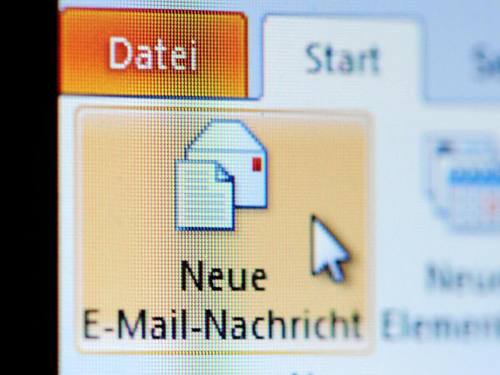 Nach wenigen Tagen fordern die Betreiber per Mail oder telefonisch auf aggressive Weise die Zahlung des Jahresabobetrages ein. ((Foto: Jan-Philipp Strobel))