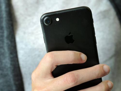 Apple senkt den Preis für das Auswechseln angeschlagener Batterien. Foto: Fernando Gutierrez-Juarez