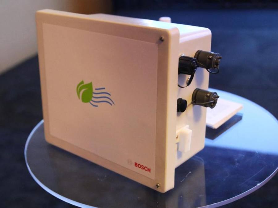 Klein und preiswert: die von Bosch entwickelte Mikroklimamessstation „Climo“ auf der Elektronikmesse CES. ((Foto: Christoph Dernbach))