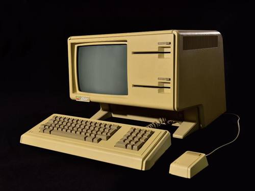 Apples Lisa war der erste bedienerfreundliche, kommerziell erhältliche Computer. ((Foto: Braun Media/Heinz Nixdorf MuseumsForums HNF))