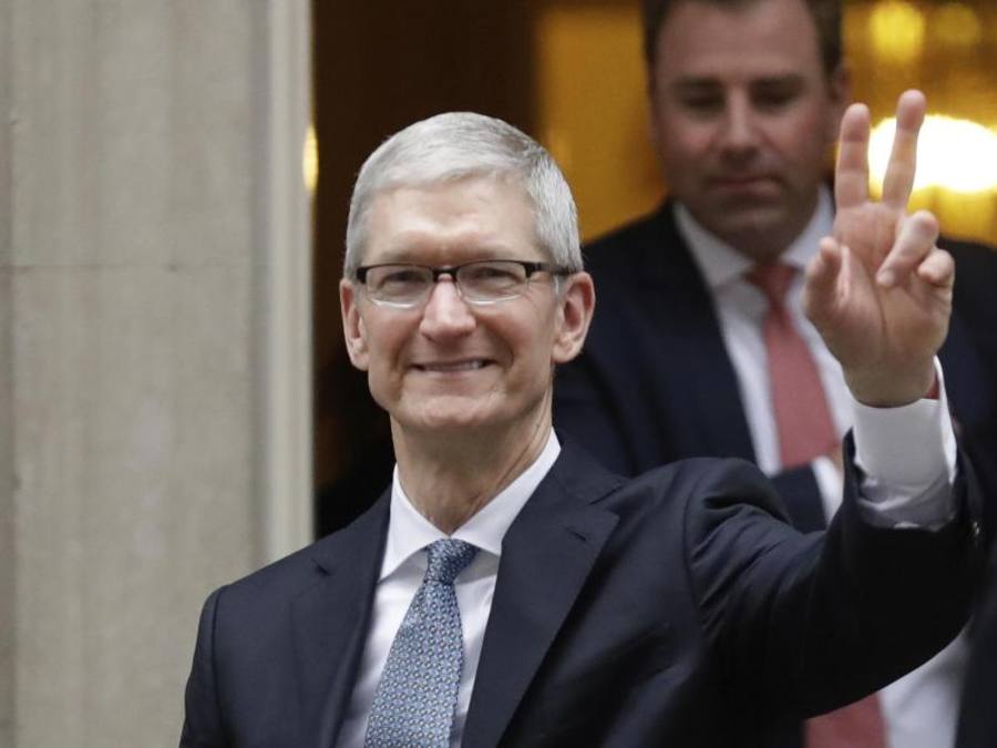 Apple-Chef Tim Cook sieht in Bundeskanzlerin Angela Merkel ein Vorbild für junge Frauen. ((Foto: Matt Dunham))