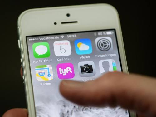 Die App des Mitfahrdienstes Lyft ((Foto: Jens Kalaene))