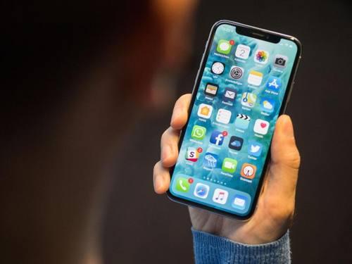 Das iPhone X kostet schon in der günstigsten Version 1.149 Euro. ((Foto: Lino Mirgeler))