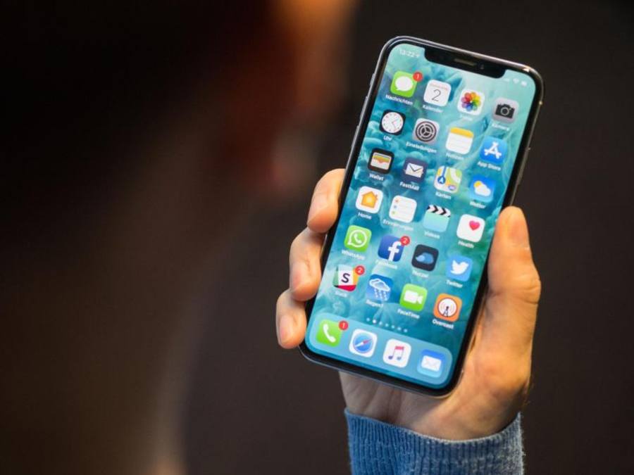 Das iPhone X kostet schon in der günstigsten Version 1.149 Euro. ((Foto: Lino Mirgeler))