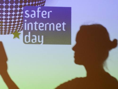 Der diesjährige Safer Internet Day steht unter dem Motto „Alles unter Kontrolle?!“. ((Foto: Jens Kalaene/Archiv))