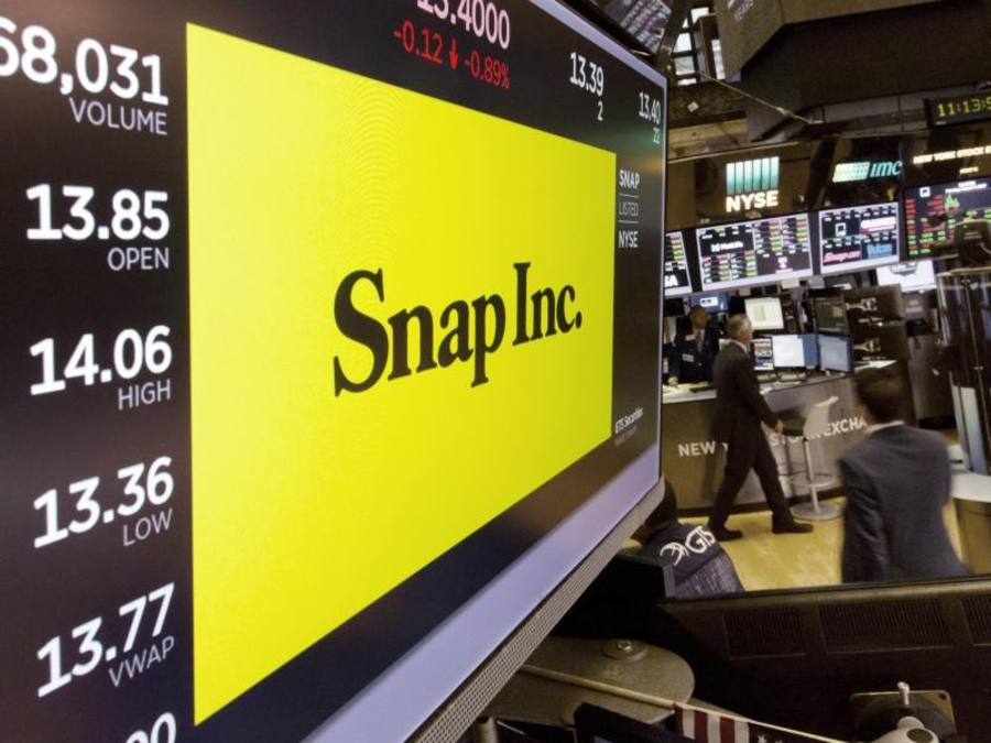 Das Logo der Firma Snap Inc. auf einer Anzeigetafel in der Börse in New York ((Foto: Richard Drew/AP))
