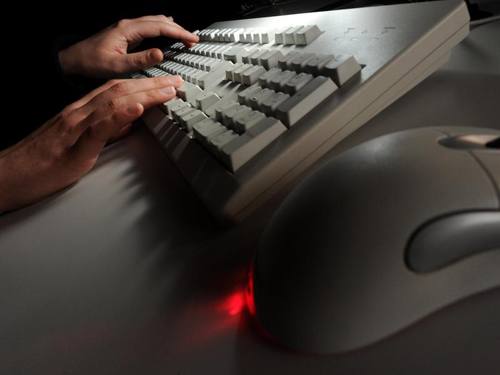 In der Umfrage gaben zudem 78 Prozent an, bewusst die Menge an personenbezogenen Informationen zu beschränken, die sie online weitergeben. ((Foto: Jochen Lübke))