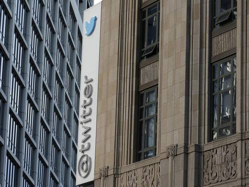 Twitter-Mitgründer Jack Dorsey versucht als Firmenchef, den Dienst einfacher nutzbar zu machen und so das Wachstum anzukurbeln. ((Foto: Jeff Chiu/AP))