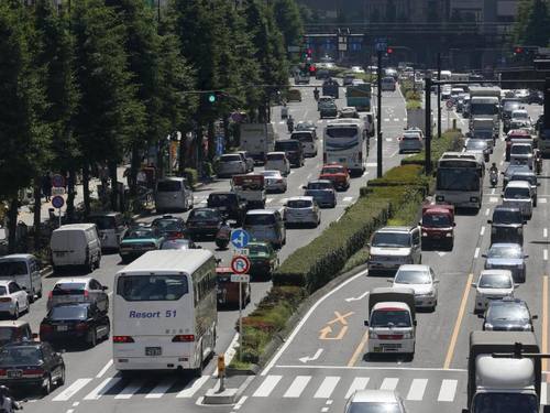 Straßenverkehr in Tokiob ((Foto: Kimimasa Mayama))