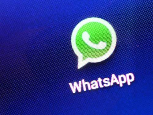 Auf einem Smartphone ist das Logo vom Instant-Messaging-Dienst Whatsapp zu sehen. ((Foto: Jens Kalaene))