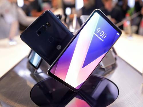 Ein neues Smartphone von LG auf der Elektronikmesse IFA in Berlin ((Foto: Kay Nietfeld))