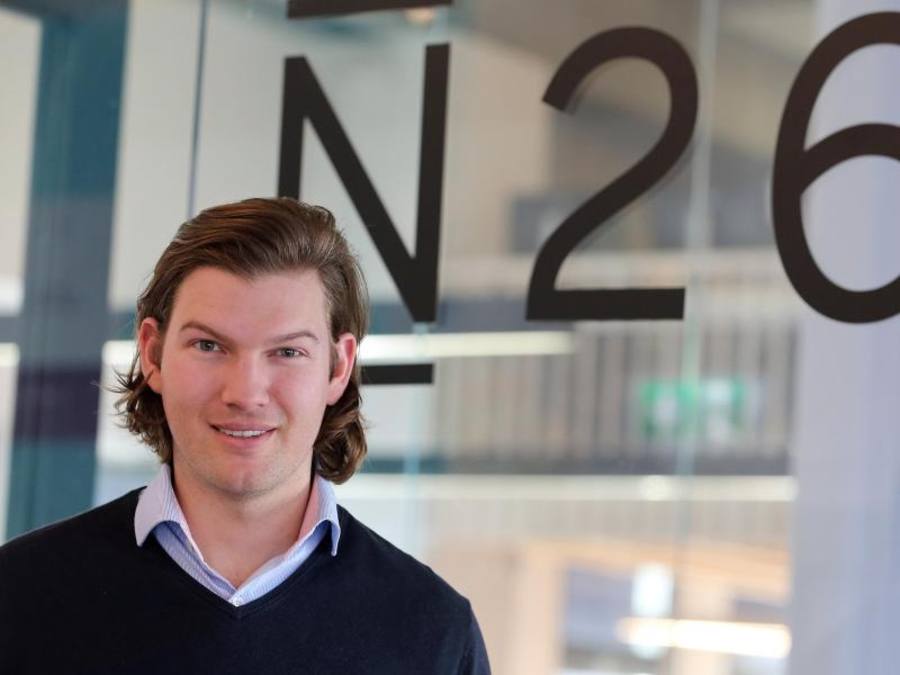Der Gründer der N26 Bank, der Wiener Valentin Stalf, in den Geschäftsräumen des Unternehmens ((Foto: Wolfgang Kumm))