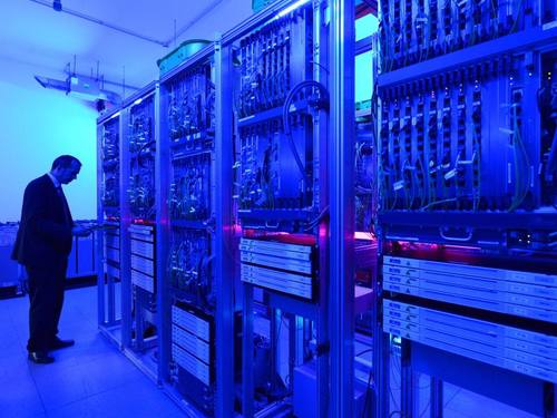 Serverraum in Erfurt: Wie neutral bleibt das Internet nach den neuen US-Regeln? ((Foto: Martin Schutt))