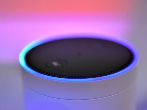Ein Programm-Update soll verhindern, dass Amazons Alexa seine Nutzer mit unerwartetem Lachen verstört. ((Foto: Britta Pedersen))