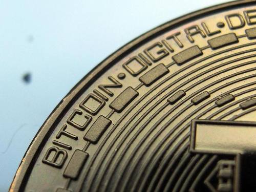 Auch verwandte Dinge wie Börsen zum Handel von Kryptowährungen oder Wallets, in denen sie gespeichert werden, dürfen demnächst nicht mehr beworben werden. ((Foto: Ina Fassbender))
