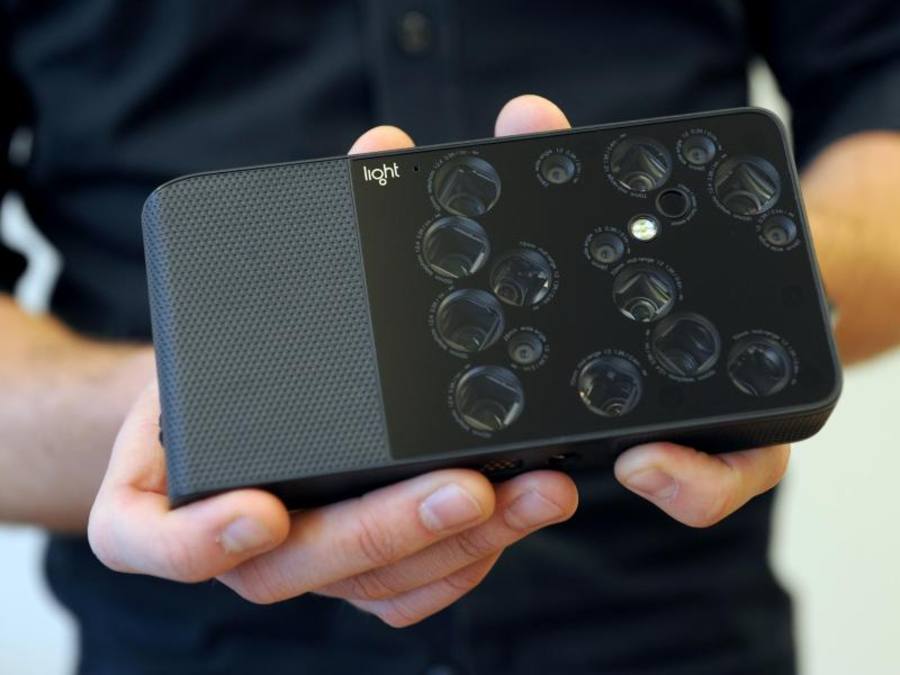 Die Kamera L16 des amerikanischen Start-ups Light stellt ein Foto aus zehn gleichzeitig aufgenommenen Bildern zusammen. ((Foto: Andrej Sokolow))