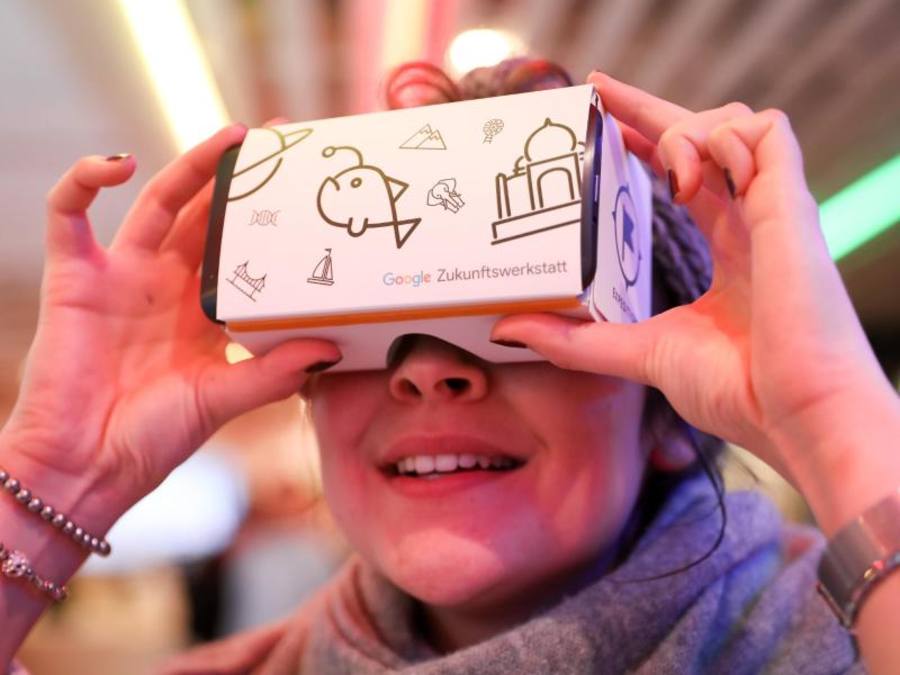 Berufstätige und Gründer sollen bei Google in Hamburg fitter für die Codes von morgen werden. ((Foto: Christian Charisius))