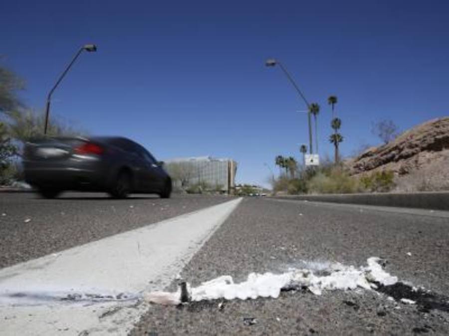 Ein Uber-Roboterwagen hatte bei einer nächtlichen Testfahrt in Arizona eine Frau getötet. ((Foto: Chris Carlson, AP))