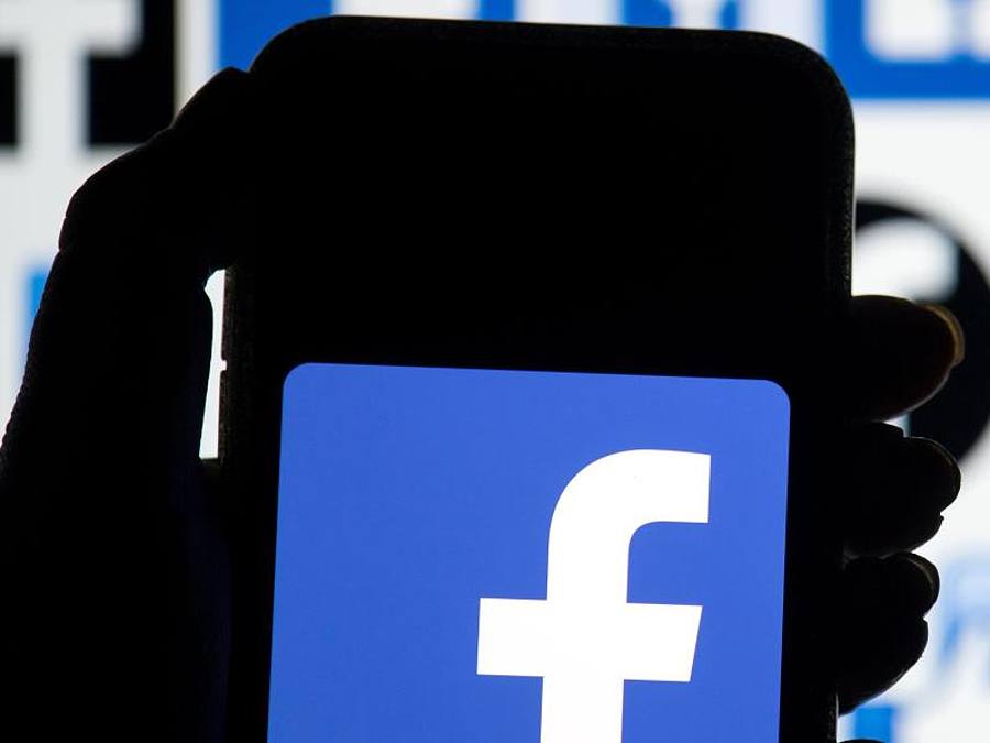 Das Facebook-Logo auf einem Smartphone