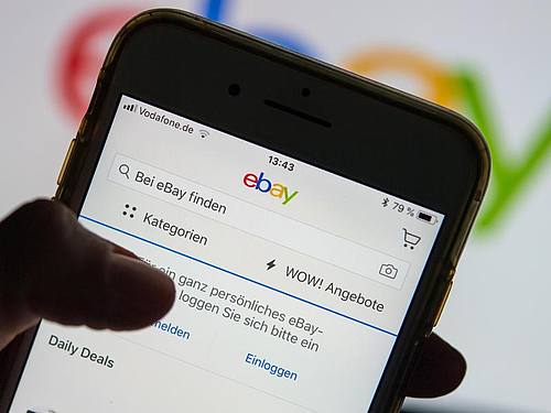 Mehrere tausend Euro verlangen Händler auf der Verkaufsplattform ebay für sogenannte VIP-Rufnummern. Foto: Monika Skolimowska/Illustration