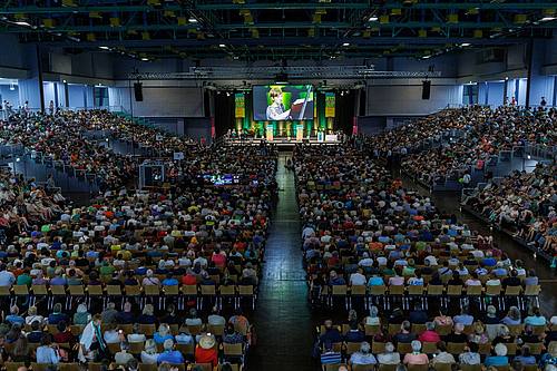 Besucher des 38. Deutschen Evangelischen Kirchentags