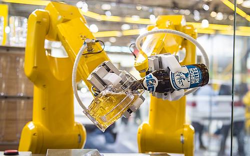 Industrieroboter auf der Automatica 2018 in München 