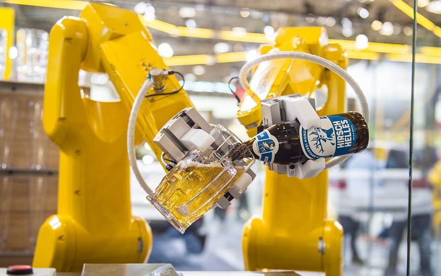 Industrieroboter auf der Automatica 2018 in München 