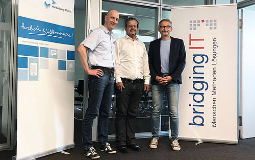 Dr. Matthias Jöst und Dr. Carsten Günther, die Geschäftsführer von Heidelberg Mobil, und Klaus Baumgärtner, Geschäftsführer von BridgingIT (v.l.n.r.)