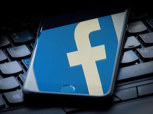Facebook war zusammen mit der umstrittenen Datenanalysefirma Cambridge Analytica im Fokus der Ermittlungen. Foto: Dominic Lipinski