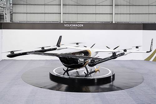 Die Passagierdrohne V.MO bei ihrer Vorstellung in China. Das Flugtaxi, das von VW den Spitznamen «Fliegender Tiger» bekommen hat, verfügt über acht Rotoren für den Auftrieb und zwei weitere Propeller für den horizontalen Flug.