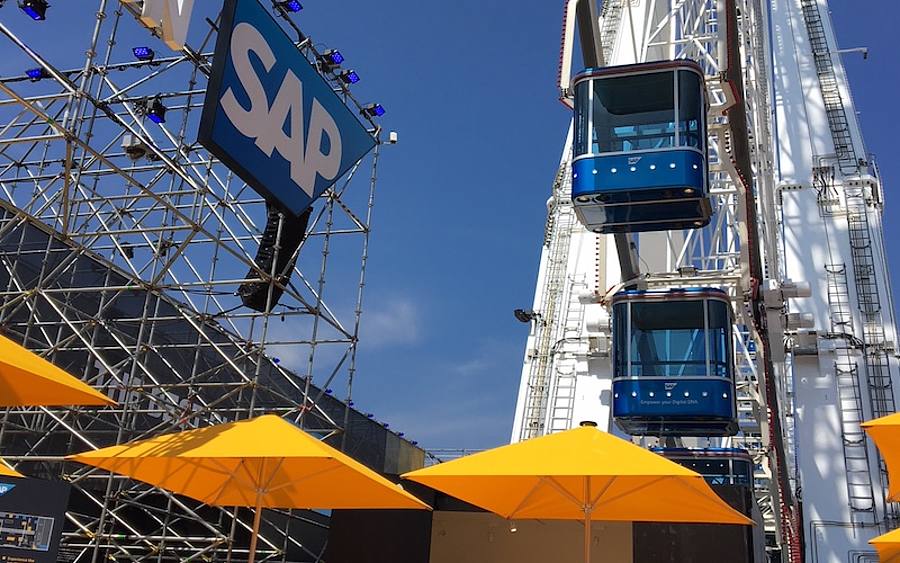 Das SAP-Riesenrad wartet auf die ersten Fahrgäste.