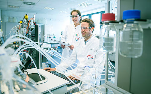 Blick ins Labor von Richter-Helm Biologics