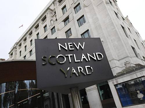 Hacker haben sich Zugang zu dem Twitter-Account der Londoner Polizei in Scotland Yard verschafft. Foto: Arne Dedert/Archiv