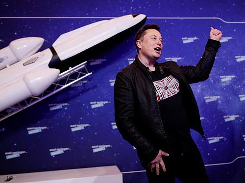 Elon Musk, Chef der Weltraumfirma SpaceX und Tesla-CEO. Foto: Hannibal Hanschke/Reuters Images Europe/Pool/dpa