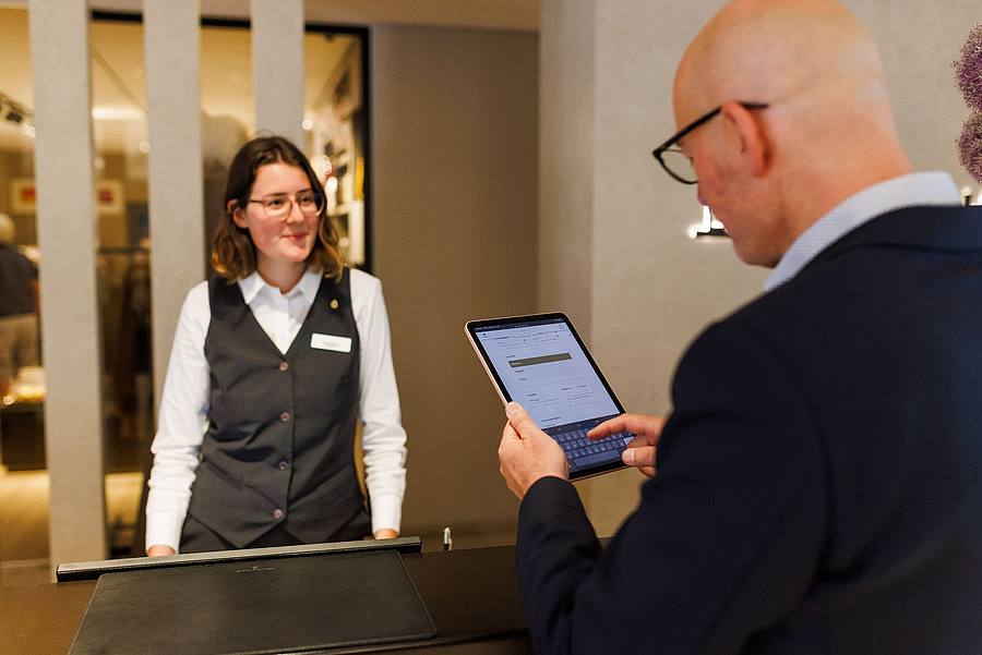 Einchecken via Tablet: Das Thema Digitalisierung beschäftigt die Hotelbranche.