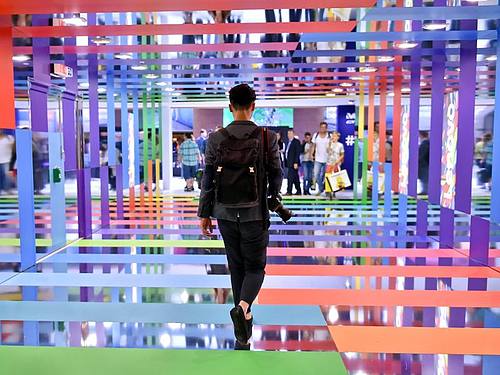 Besucher auf der Elektronikmesse IFA, die Corona-bedingt in diesem Jahr als kleine Fachveranstaltung geplant ist. Foto: Britta Pedersen/dpa-Zentralbild/dpa