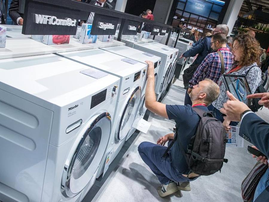 Schlaue Waschmaschinen auf der Elektronikmesse IFA. Foto: Jens Büttner