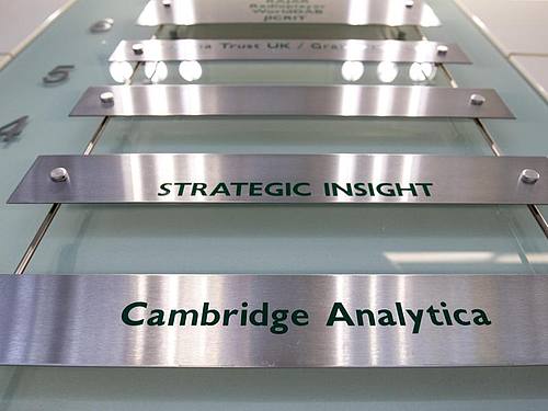 Bei dem Skandal hatte der Entwickler einer Umfrage-App vor mehr als vier Jahren Informationen von Facebook-Nutzern unrechtmäßig an die Datenanalyse-Firma Cambridge Analytica weitergereicht. Foto: Rob Pinney/London News Pictures via ZUMA/dpa