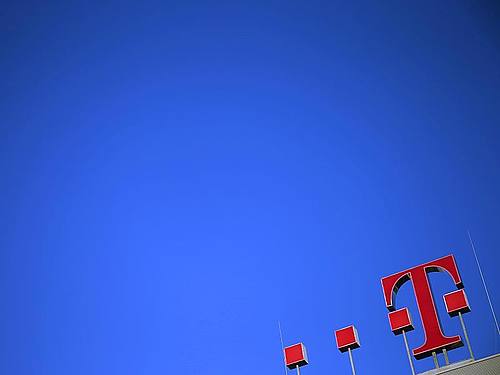 Zusätzlich zu den grauen Kästen setzt die Telekom auf Schnell-Ladestationen, die neu gebaut werden. ((Foto: Oliver Berg))