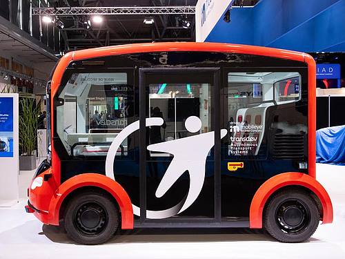 Ein autonom fahrender Bus von Mobileye auf der Automesse IAA im September. Foto: Sven Hoppe/dpa