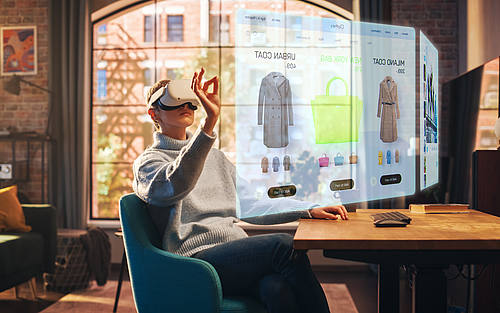 Frau shoppt im Metaverse