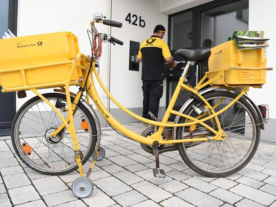 Die Post will eine breite Digitalisierungs-Kampagne starten. Foto: Arne Dedert/dpa