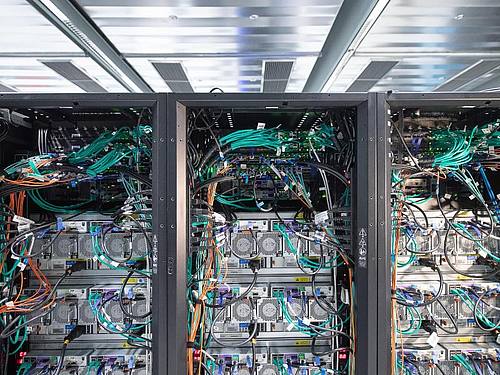 Die Unternehmen in Deutschland haben immer weniger Vorbehalte gegen den Einsatz von Künstlicher Intelligenz (KI). Foto: Sebastian Gollnow/dpa