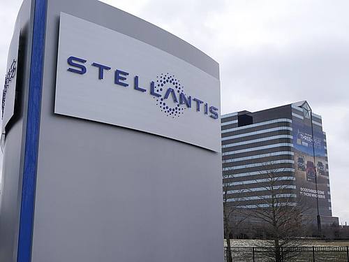 Zu Stellantis gehören Marken wie Chrysler, Opel und Fiat. Foto: Carlos Osorio/AP/dpa