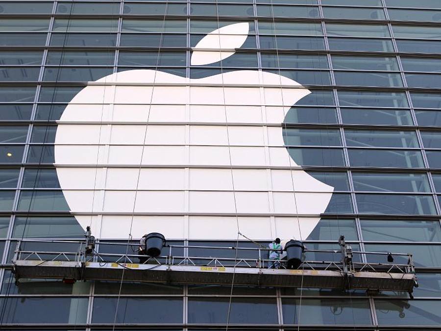 Übergroßes Apple-Logo an einer Glasfassade ((Foto: Christoph Dernbach))