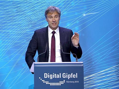 Bitkom-Chef Achim Berg fordert europaweit die gleichen Wettbewerbsbedingungen für alle Netzausrüster an. Foto: Daniel Karmann
